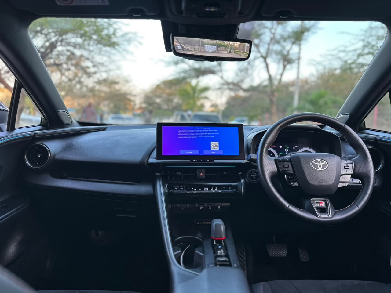 TOYOTA C-HR GR SPORT thumbnail 4
